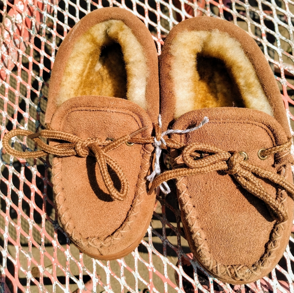 New Boys Sheepskin Moccasin Slippers Size 10/11